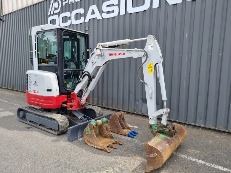 Mini pelle occasion TAKEUCHI TB23RA