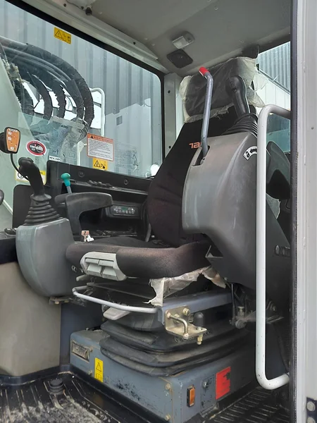 Pelle sur chenille occasion TAKEUCHI TB2150RA