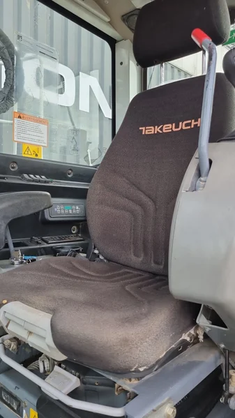 Pelle sur chenille occasion TAKEUCHI TB2150R